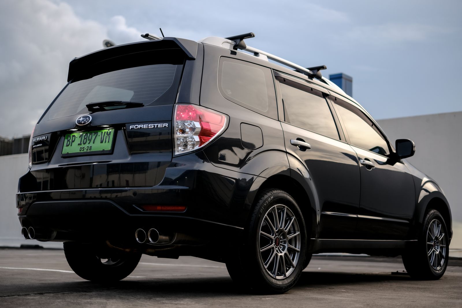 Full-size SUV example photo 3