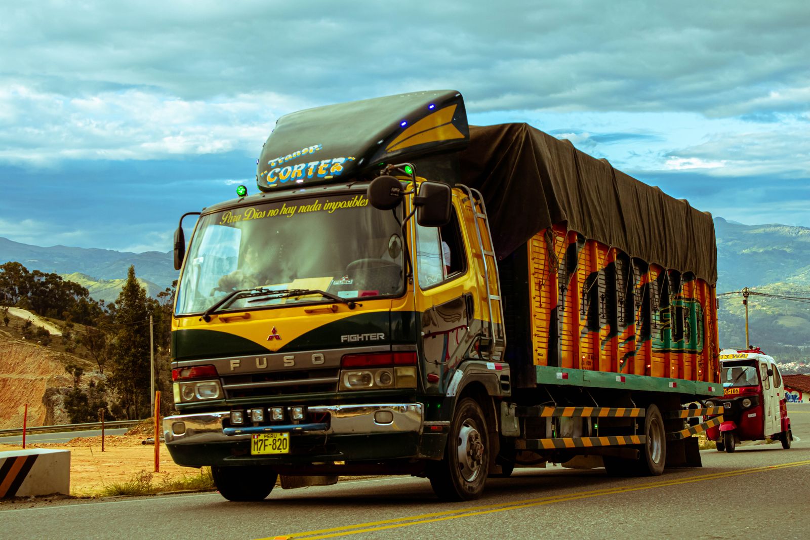 26 ft box truck, International MV 26 ft or similar